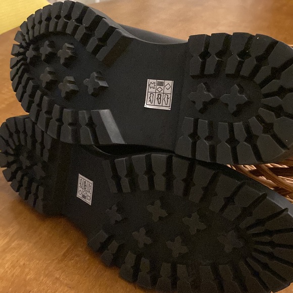 Vince Camuto Zavara Chelsea Boot - Men’s Size 8.5, Never Worn - Picture 2 of 9